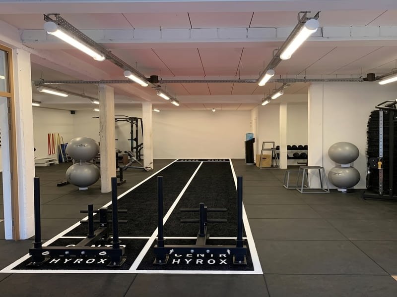 sol de gymnase personnalisé